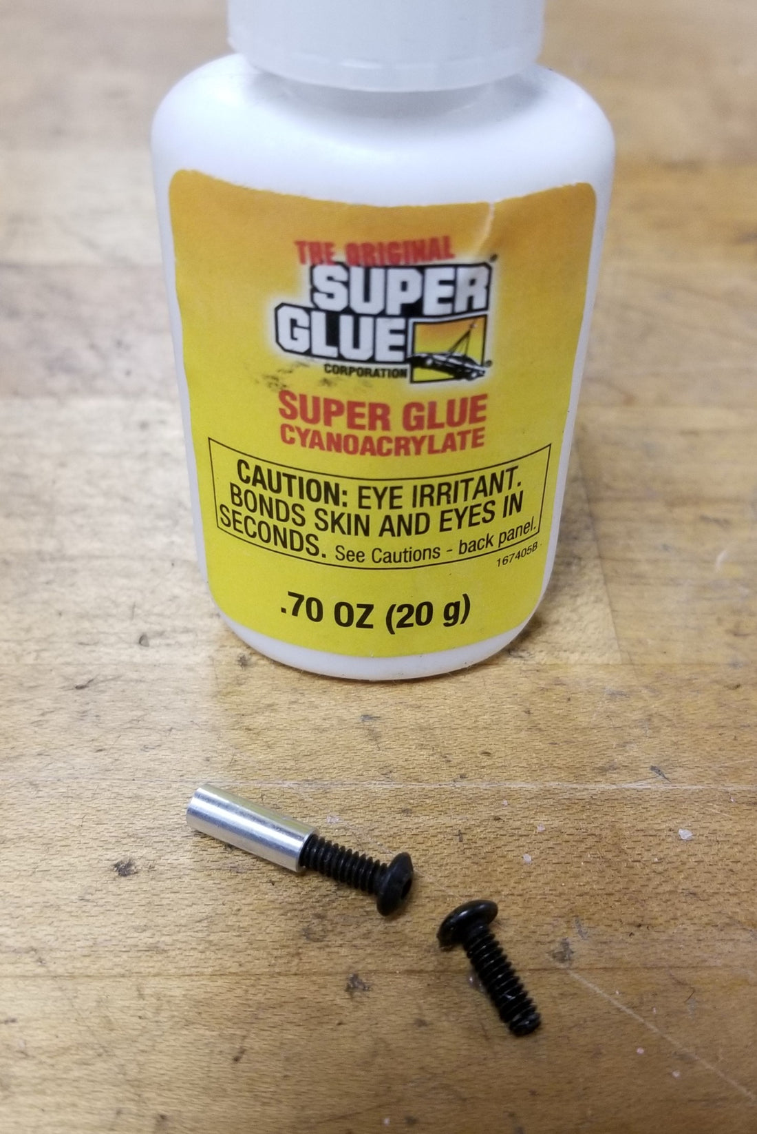 How to deal with screws that back-out of your knife