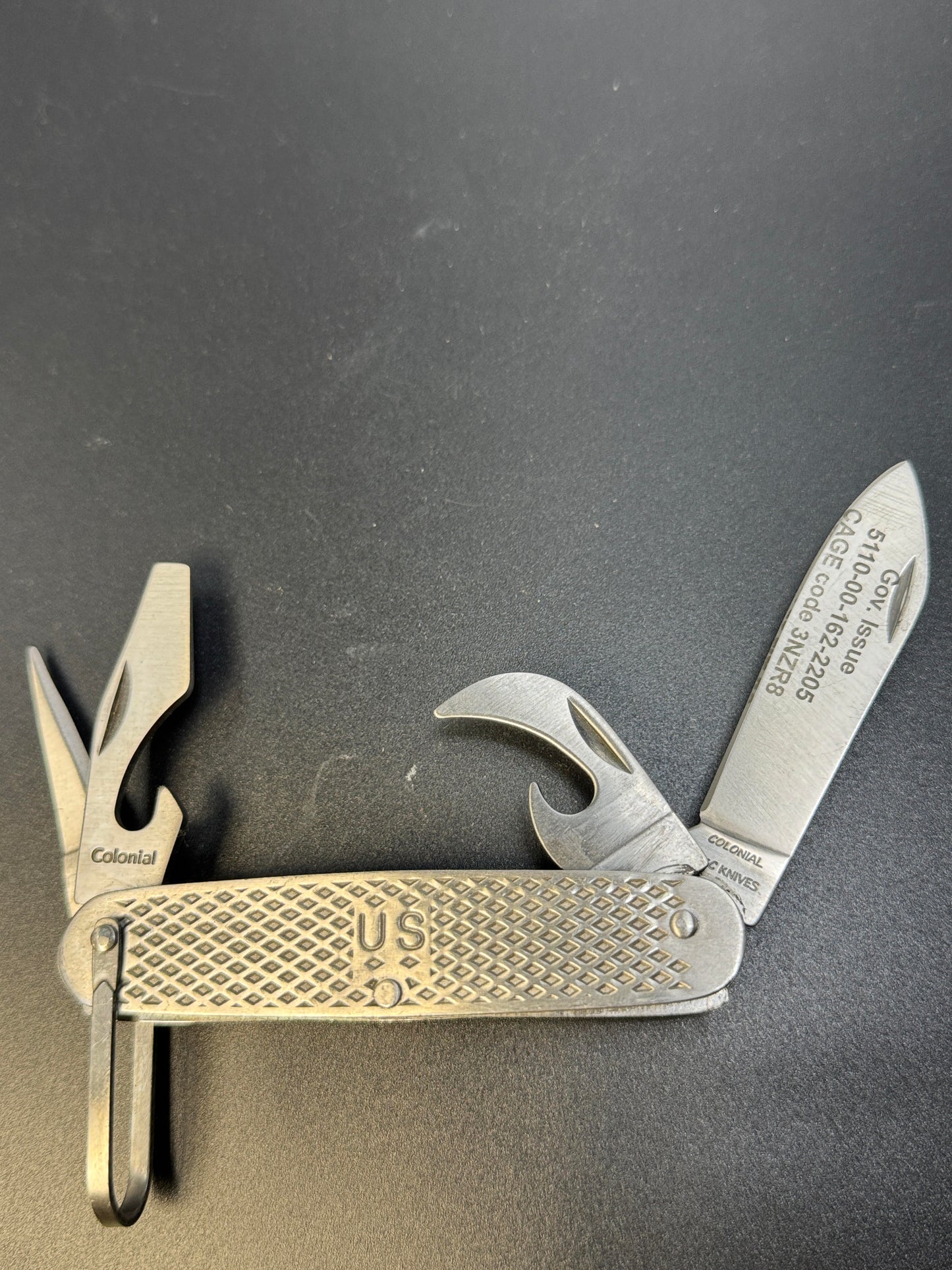 Military & Government-Issue Knives