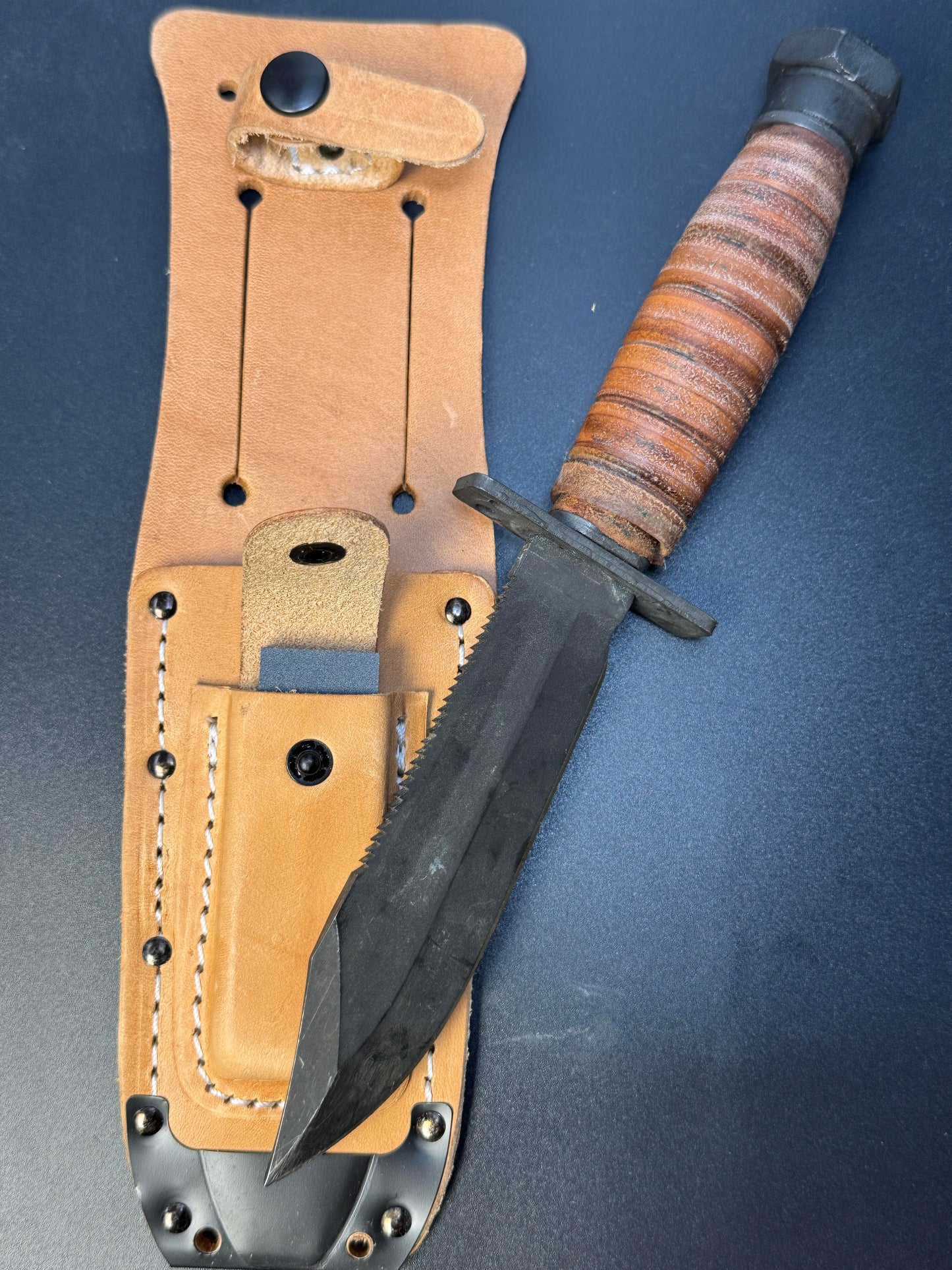 Military & Government-Issue Knives