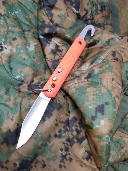 Military & Government-Issue Knives