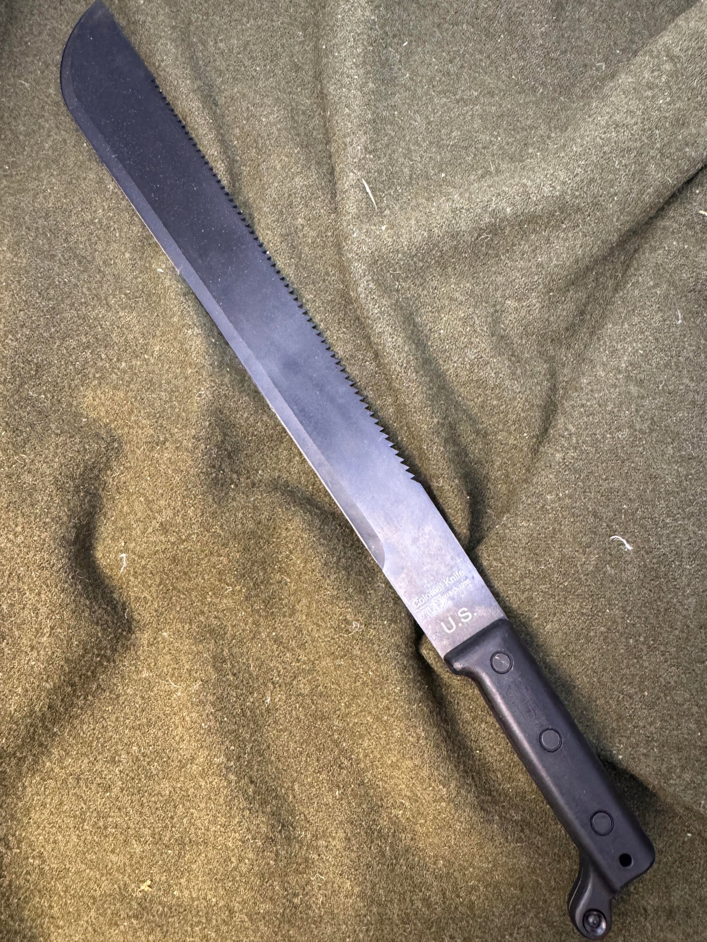 Military & Government-Issue Knives